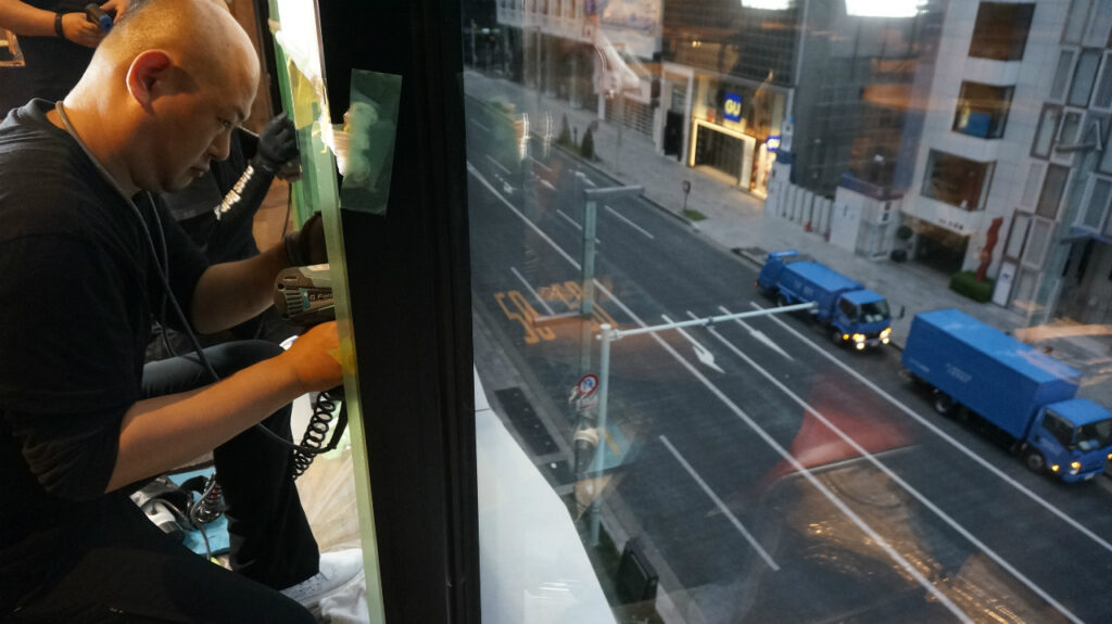 ガラス修理 ガラス 傷消し カッター傷 欠け補修 東京 名古屋 福岡ガラス傷消し ガラス研磨 ガラス修復 ガラス交換 ガラス補修 ガラスキズ消し 再生研磨 GRS Glass アカデミー GlassRenewalSevice キズ 強化ガラス 鏡傷消し ガラス再生 ガラスソムリエ ガラス補修 ガラス修理 銀座 glassscratch_DSC2069 f09865c20d5283747580d65fa434909f1