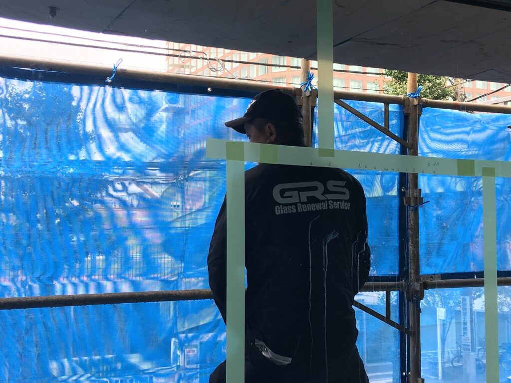 ビルメン ガラス 酸焼け 白い写真 2017-10-07 10 57 50 (1) ad0a4c933398be98d34ca66590c6f4651