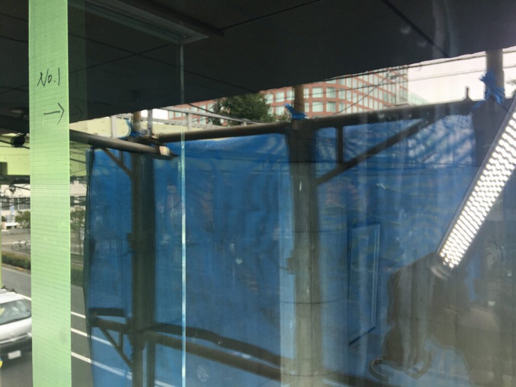 ビルメン ガラス 酸焼け 白い写真 2017-10-07 10 28 30 e9abda765ae44febc82c7b5b423e70591