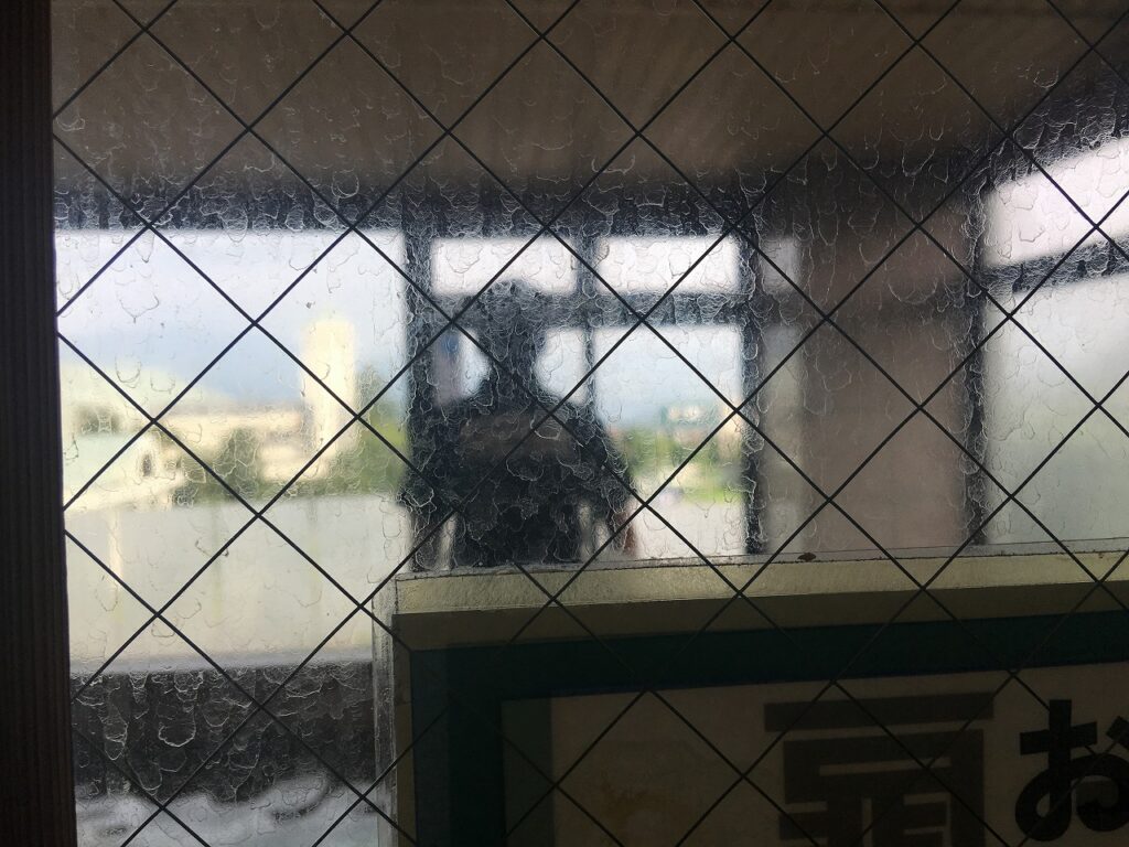 ガラスのウロコ サッシのウロコ 落とし方写真 2017-09-14 7 22 45 da3c834c52b1e8c49a163c69cb29a5d5