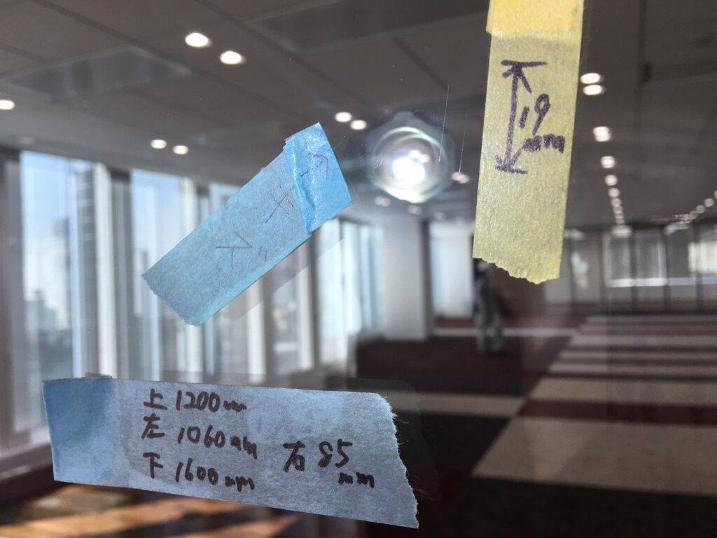新築ビル 検査前 強化ガラスの傷写真 2018-02-09 13 25 52 83e9b8706ebf760cf3accd7755acdc20