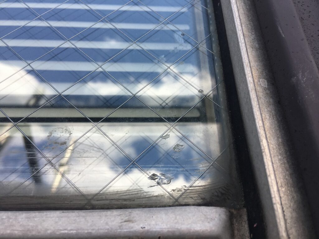 網入りガラス ハマ欠け 補修 修理写真 2018-03-23 13 42 52 70adfb598f5374852d7769af17fef5aa