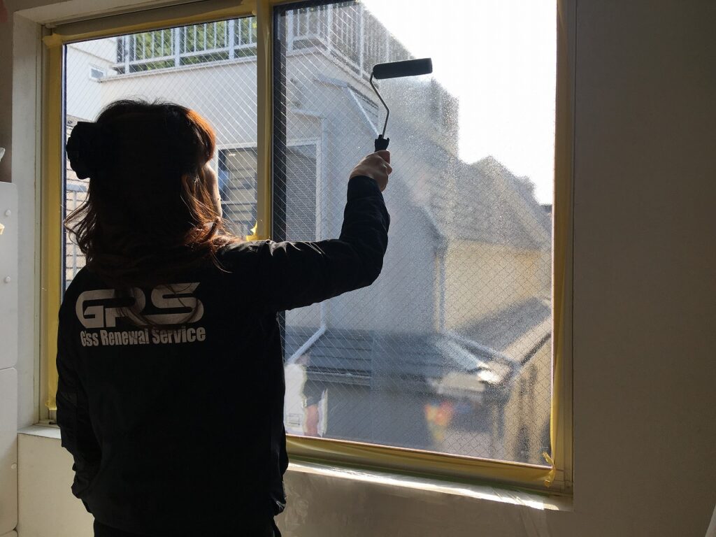 窓 遮熱塗料 業者 女性写真 2018-02-24 14 20 00 a6ba72438d611d7ac21422831f9bc3aa