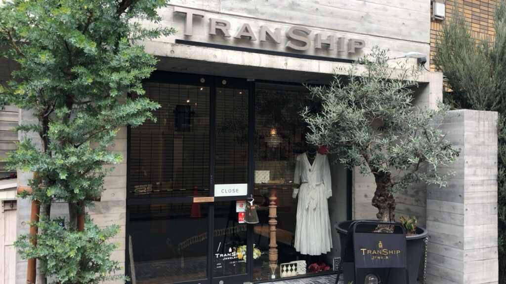 ガラスショーケースの傷取り外観 a83427b435215b8b3a4bc1211a07c594